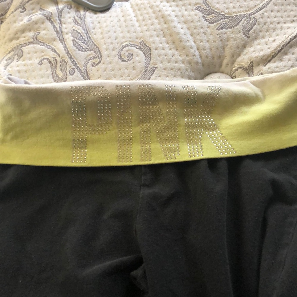 Victoria’s Secret pink yoga crop pant - Picture 2 of 3